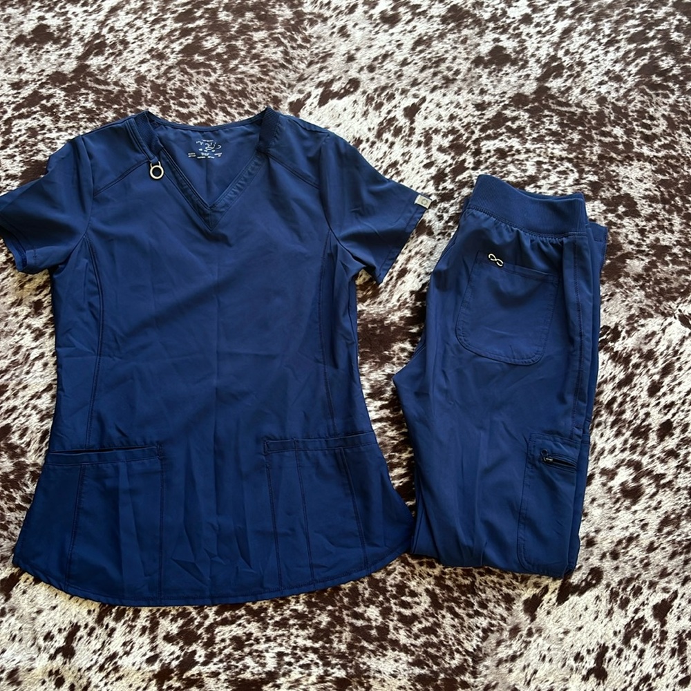 Cherokee Infinity Scrub Set